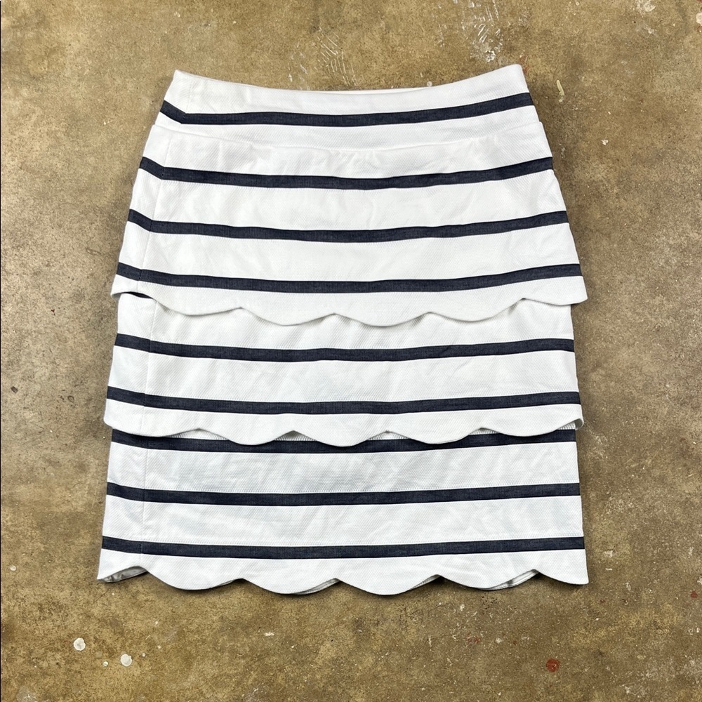 J. McLaughlin Providence petal pull on White and navy Striped skirt
Size: 2